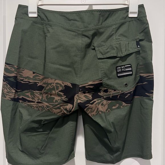 Quicksilver Highline Hawaii Boardshorts - Picture 2 of 3